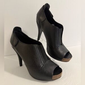 Vince Camuto “Pernot” Peep Toe Leather Booties -8M Black